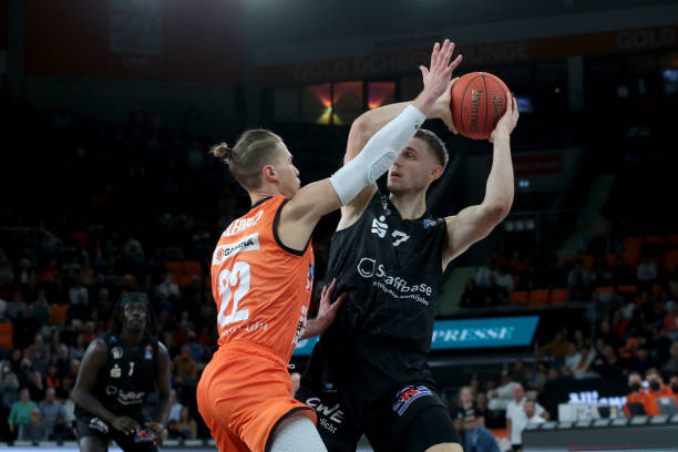 新援的他 新援的他